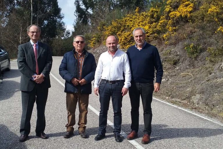 A Xunta reforzará o firme na PO-255 en Covelo