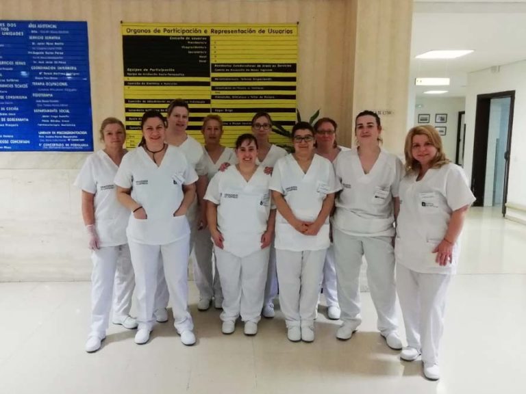As alumnas de Atención Sociosanitaria de Ponteareas comezan as prácticas no Meixoeiro
