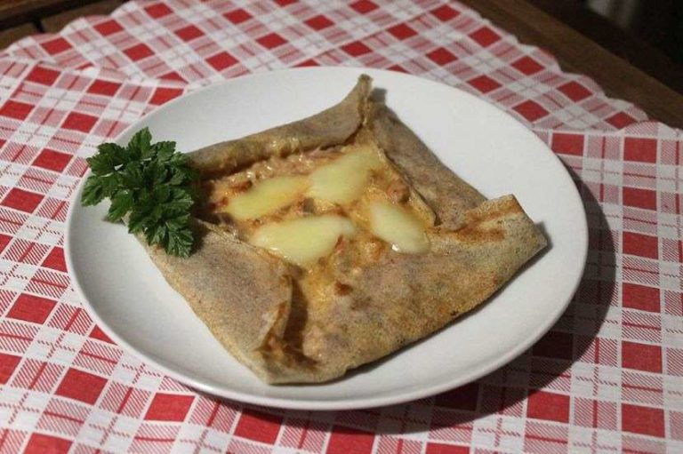 Hemanando Galicia y Bretaña con un cocido y un crepe sin gluten
