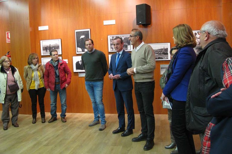 Nigrán inaugura «Unha mirada de antano» co reto de identificar á protagonista das fotos