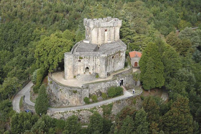 O espectáculo ‘Silforiña’ chega este martes ao castelo do Sobroso dentro do programa da Deputación «Tras as ameas»