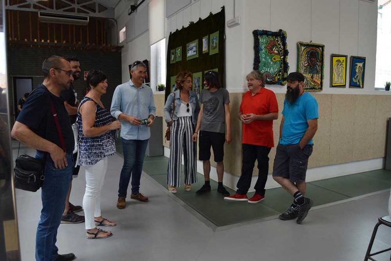 O Mercado Municipal de Tomiño acolle a mostra colectiva «Unha de tres»