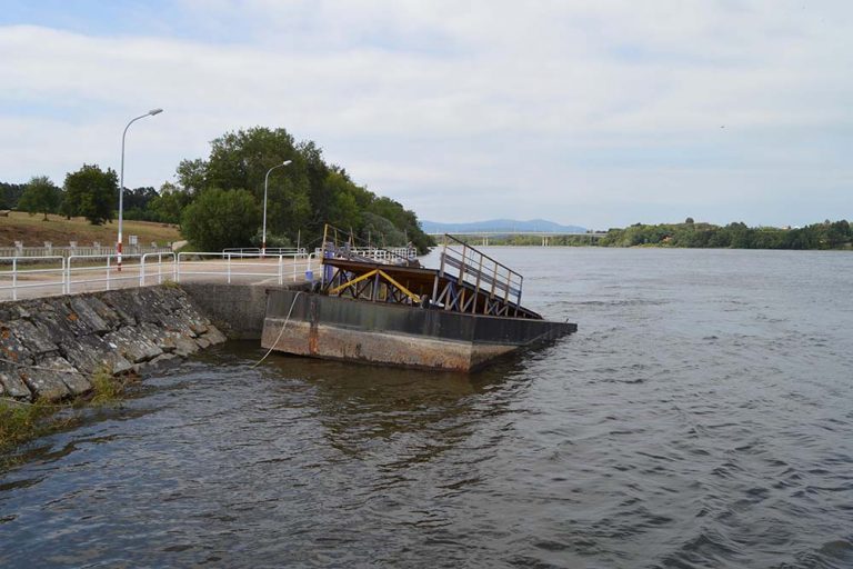 A mediación do Concello de Tomiño permite a retirada do embarcadoiro do antigo ferry con Cerveira