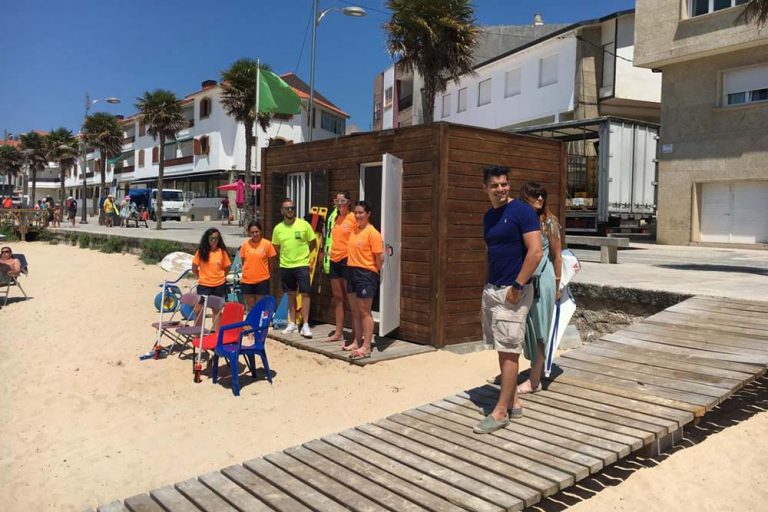 Nigrán establece un novo posto de socorrismo en Panxón con cadeiras de rodas anfibias