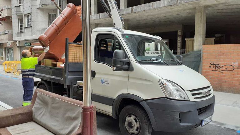 Salceda apela á responsabilidade veciñal para manter limpo o entorno