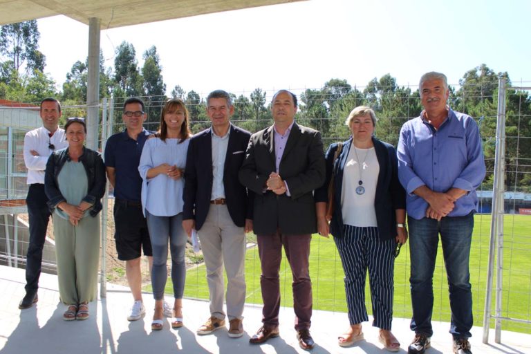 Santos Héctor supervisa en Mondariz as obras de mellora dos campos municipais da Lagoa