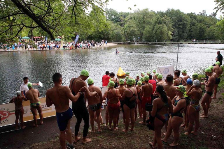 Preto de 200 deportistas converten a Freixa nunha auténtica festa da natación