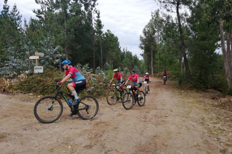 Os montes de Meis acolleron a apertura da terceira edición das ‘DepoRutas BTT’