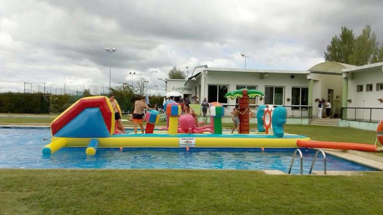 Os cursos de natación de Salvaterra preparan a súa festa de fin de curso