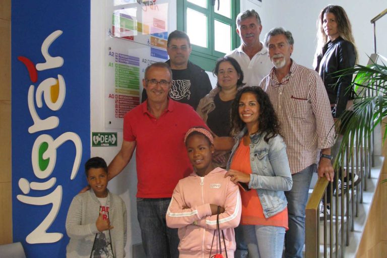 Nigrán recibe aos dous nenos saharauís que pasan o verán con familias do municipio