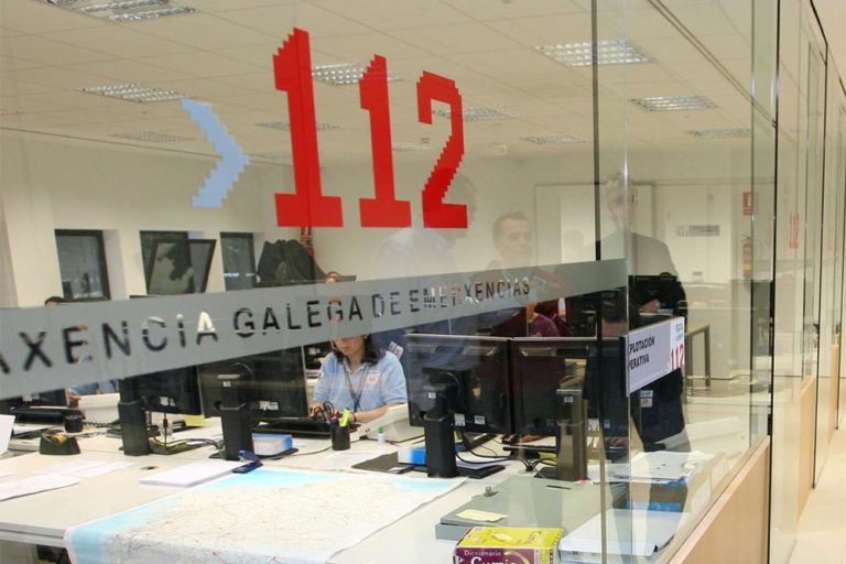 Rescatado en helicóptero un varón tras caer nunha zona de difícil acceso en Panxón