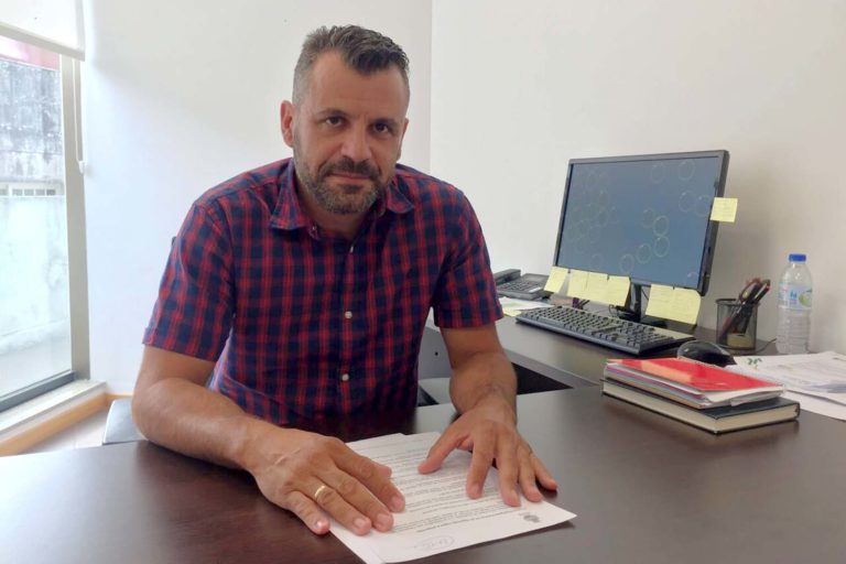 Anxo Baz reúnese co subtenente do posto da Garda Civil da Guarda