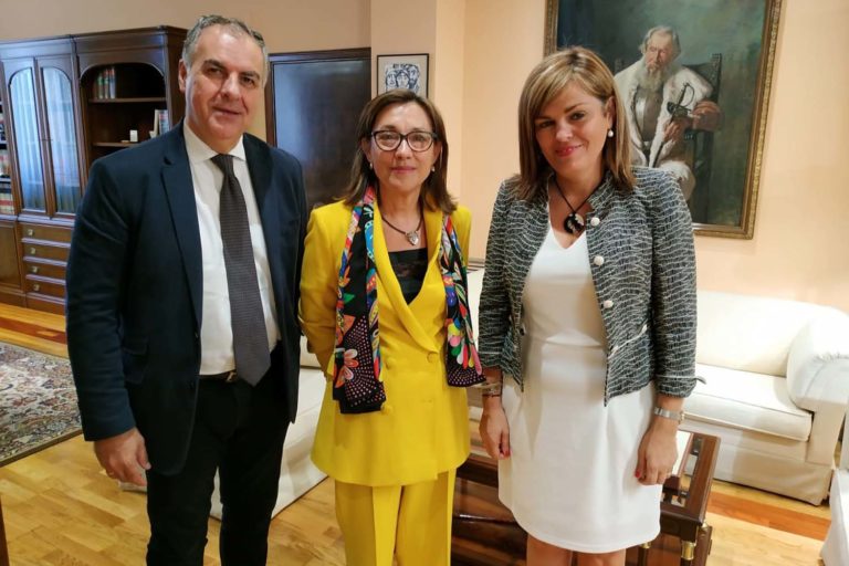 Fomento confirma a Digna Rivas que autorizará a instalación dun semáforo á altura do ‘CEIP Alexándre Bóveda’ de Chapela