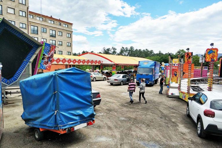 O subministro eléctrico ás atraccións das festas enfrontan a ACiP e ao Goberno local