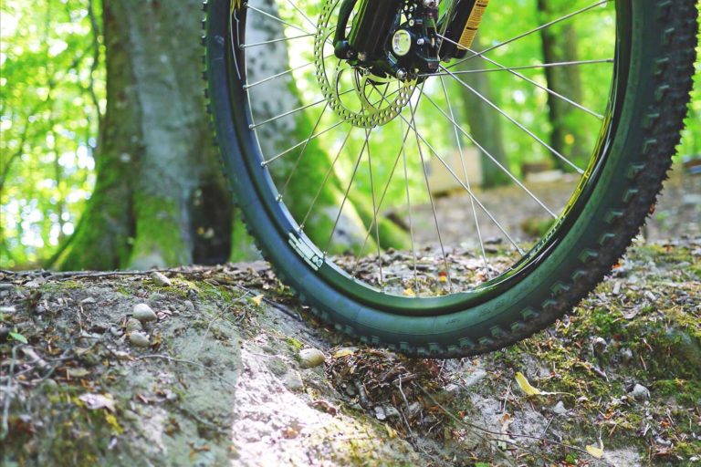 Ferido un home tras caer dunha bicicleta no Rosal