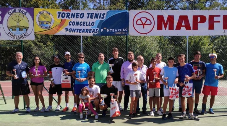 O torneo de tenis de Ponteareas, premia aos gañadores e gañadoras