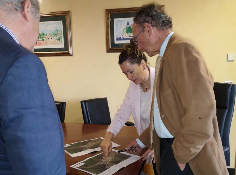 Comezan as obras de mellora da glorieta de acceso ao polígono industrial de Salvaterra