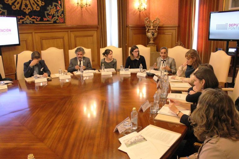 Carmela Silva anima aos concellos a sumarse ao stand da Deputación en «Culturgal»