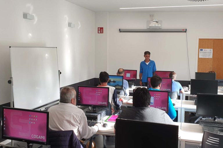 Oito persoas con discapacidade de Redondela e Vigo inician un curso de Loxística con Cogami