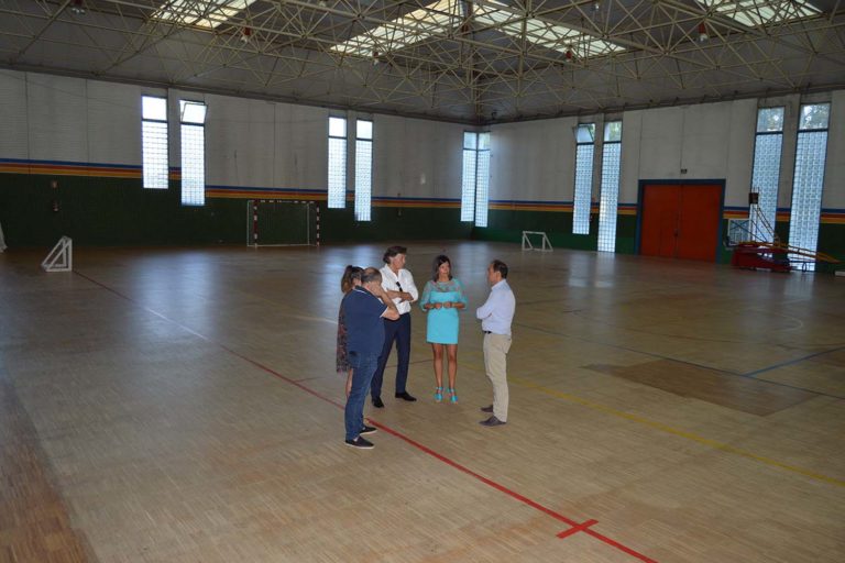 Mos inicia os traballos de mellora do piso do «Pavillón Óscar Pereiro»