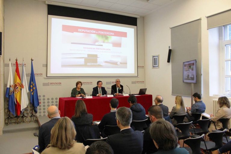 Deputación e concellos traballan en novas vías de colaboración en tributación local