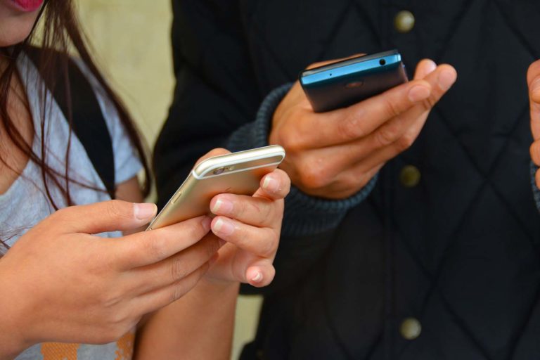 Charla sobre facturación e reclamacións de telefonía móbil na Aula CeMIT de Tomiño