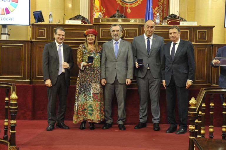 Carmela Silva recolle no Senado o recoñecemento ás Deputacións no marco dos 40 anos de democracia local