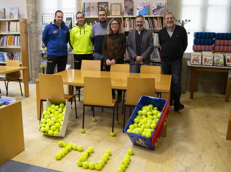 Pelotas de tenis e padel para reducir os ruídos da Biblioteca Municipal de Tui