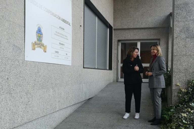A directora xeral de Administración local vista as obras realizadas na Casa da Cultura de Salvaterra
