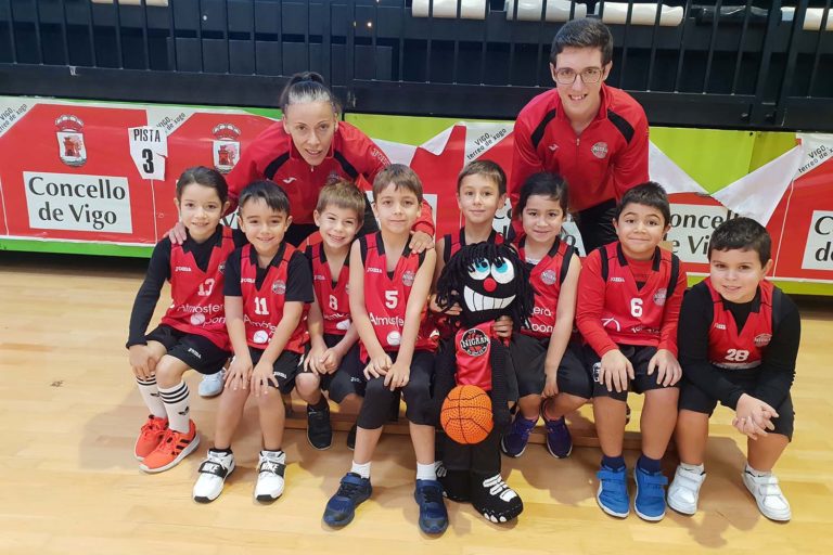 Equipo «Baby» do C.B. Nigrán, os grandes peques
