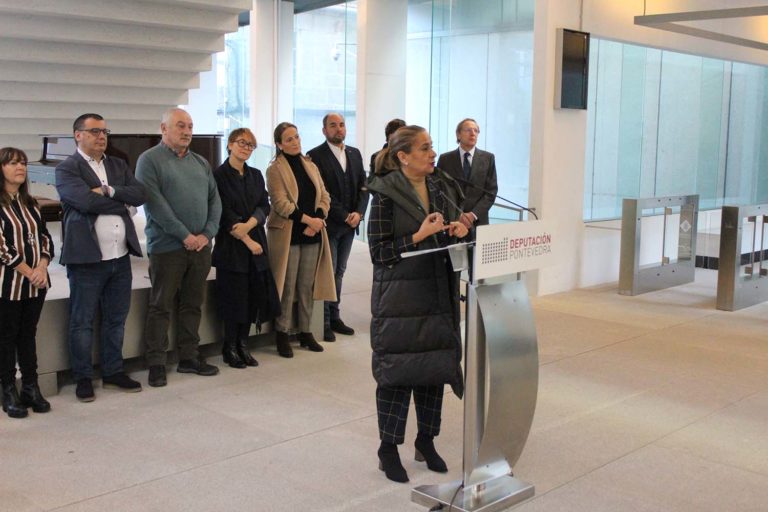 Carmela Silva presentou ás e aos novos integrantes do novo Consello Asesor do Museo de Pontevedra