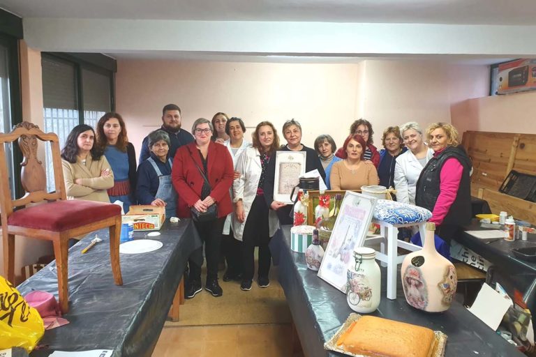 Clausura do curso de restauración de mobles e tapicería do «Depo en Marcha» en Ponteareas