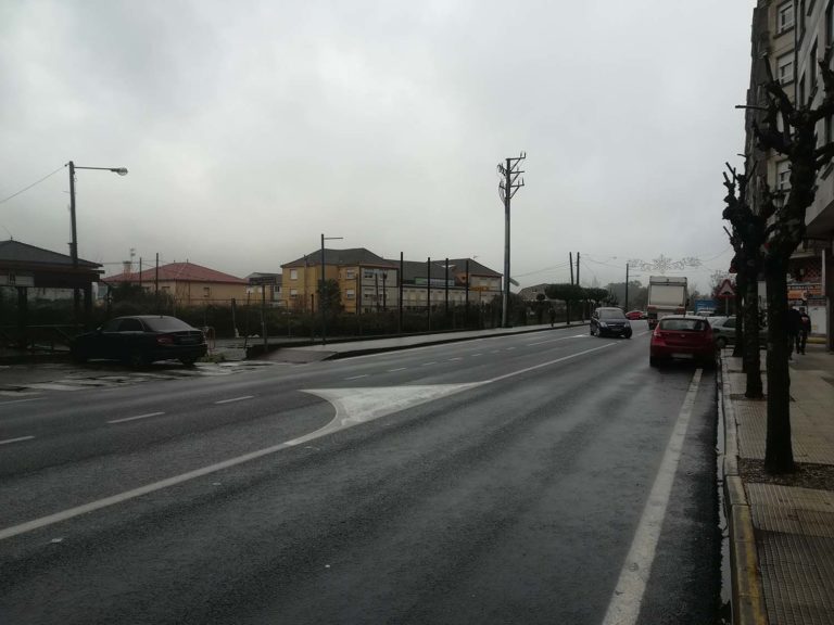 O Goberno de Ponteareas cualifican de “despropósito” o pintado da Avenida de Castelao