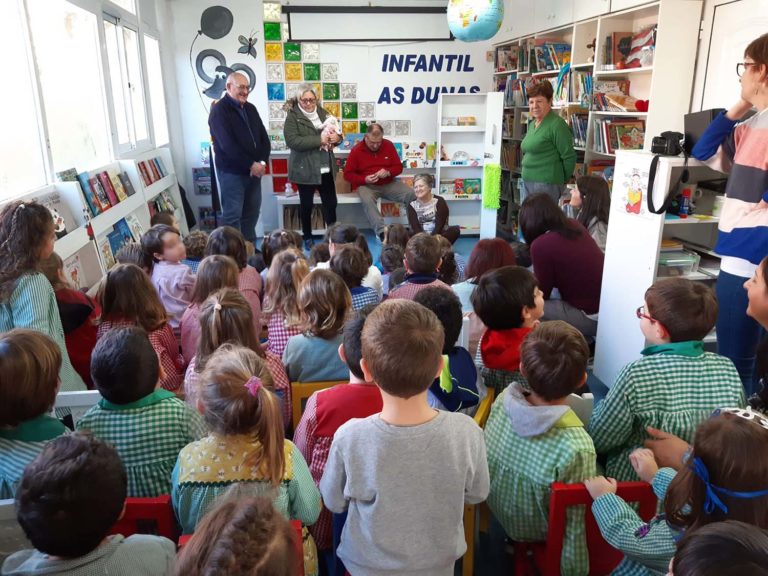 Nigrán celebra o seu primeiro encontro interxeracional na escola infantil Dunas
