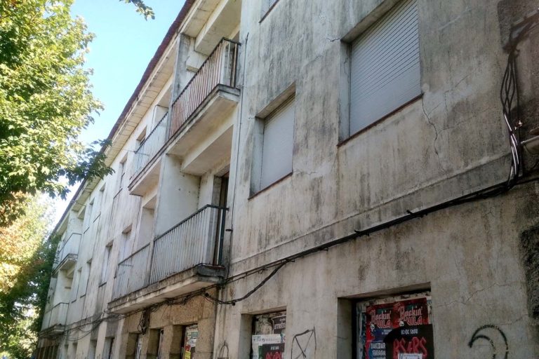 O Goberno de Redondela solicitará a desafectación das «vivendas dos mestres»