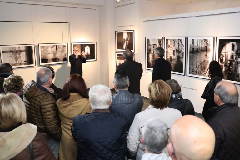 A Guarda percorre a vida de Rosalía de Castro a través das fotografías de Xurxo Lobato