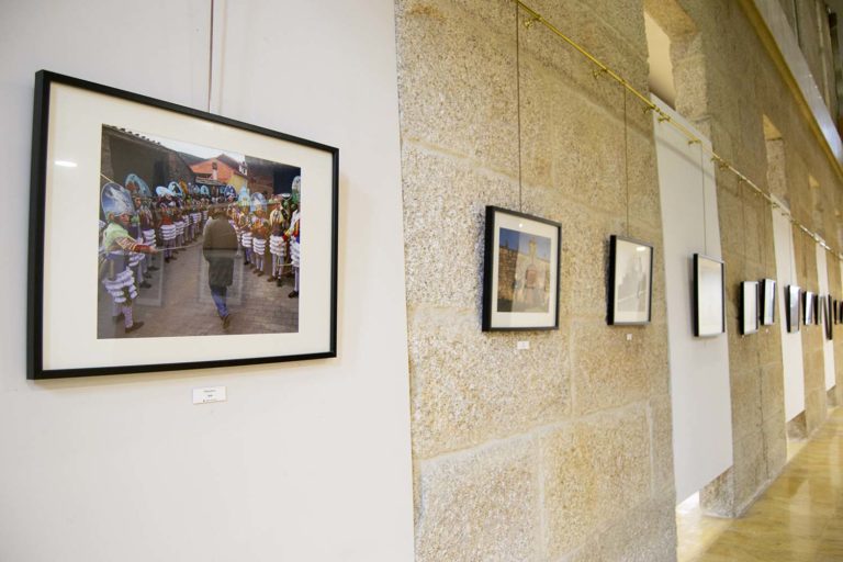 Fernando Seadur presenta en Tui a súa mostra «As raigañas do Entroido»