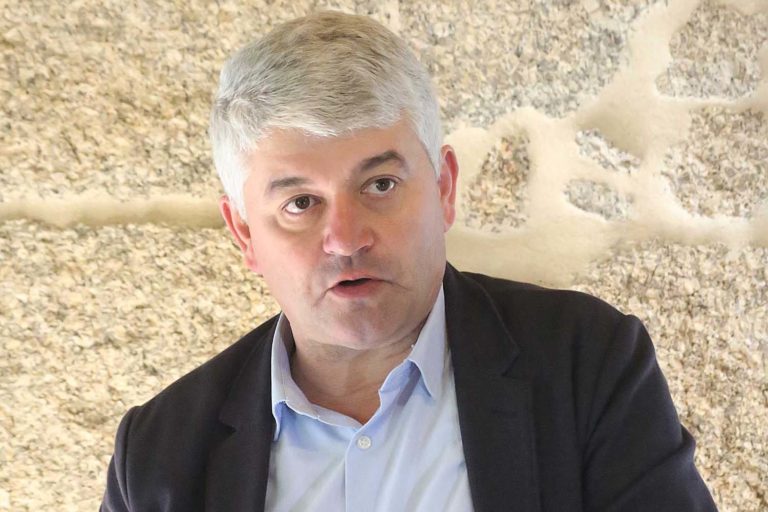 ACiP asegura que o Goberno local “condea a Ponteareas a seguir sen Plan Xeral”