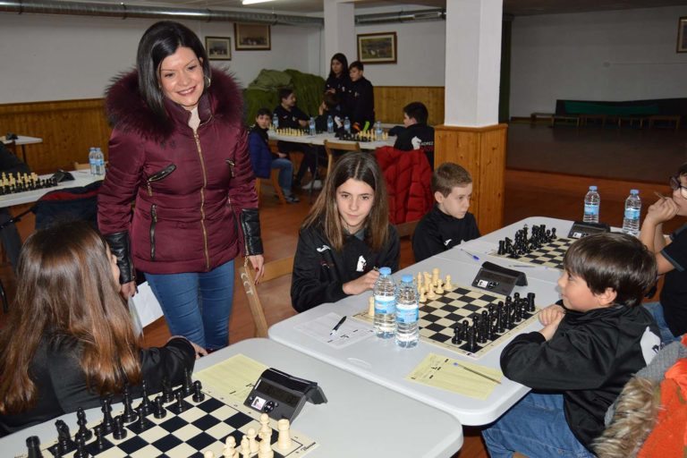 Recoñecemento do Concello ao Club Xadrez Mos polas seis medallas no campionato provincial
