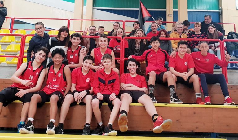 O equipo cadete do C.B. Nigrán, subcampión de Liga