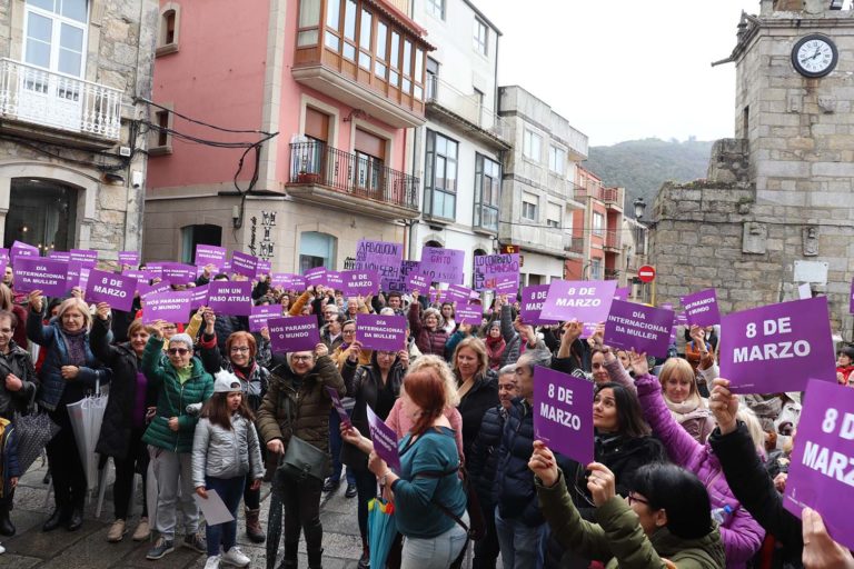 Máis de 200 persoas na concentración reivindicativa do Día Internacional da Muller na Guarda