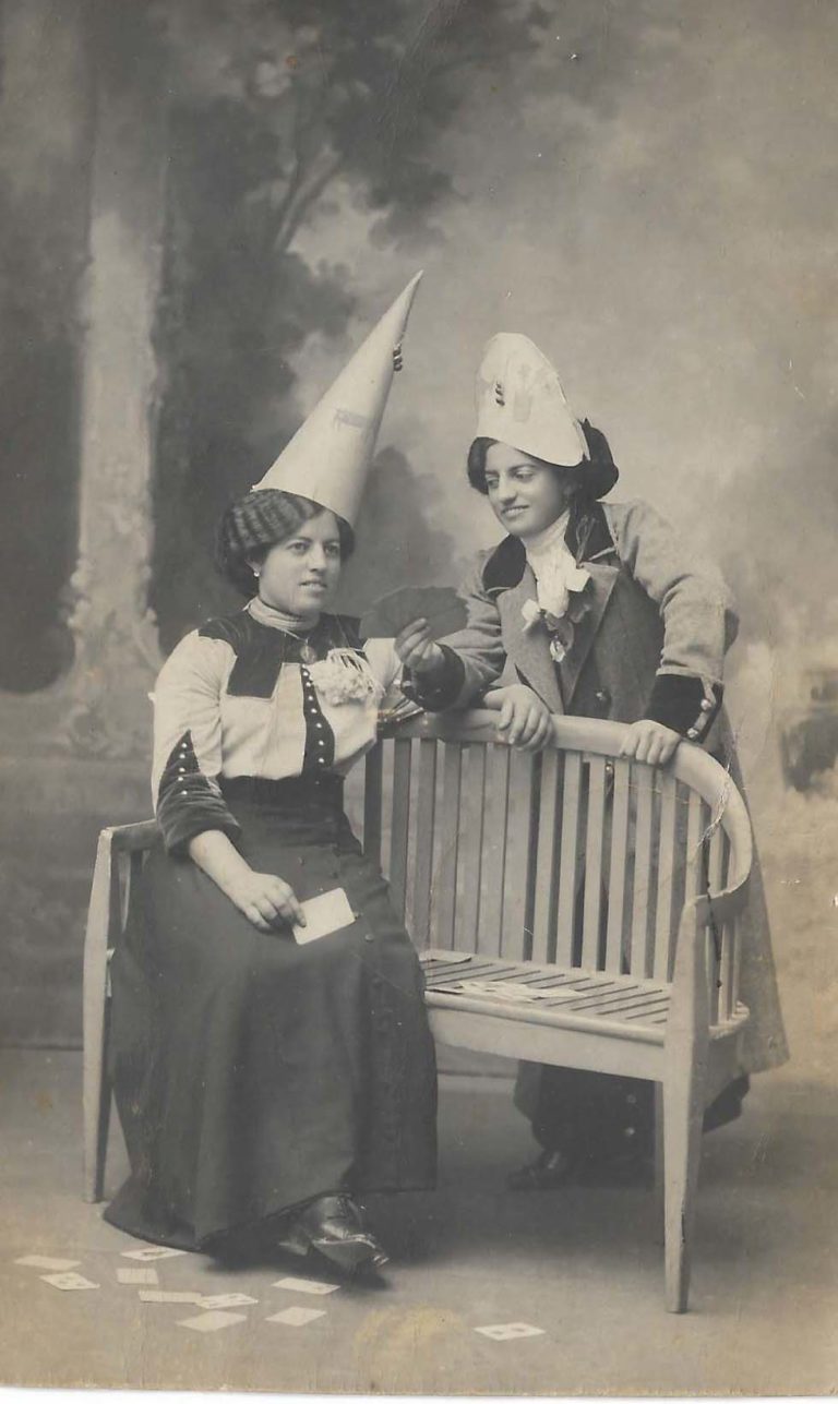 Nigrán conmemora o 8M coa reestrea o luns, no Centro Comercial A Ramallosa, da exposición fotográfica ‘Mulleres de Nigrán-1970’