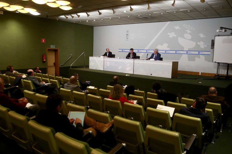 Román Rodríguez reúnese co sector turístico para abordar a situación actual do coronavirus