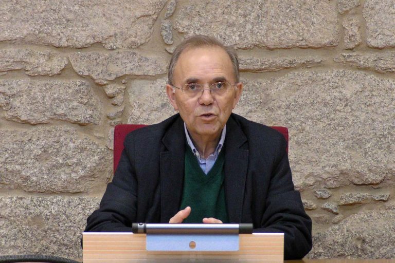 Represas lembra que a caldeira de biomasa “substitúe a cinco de gasoil moi contaminantes”