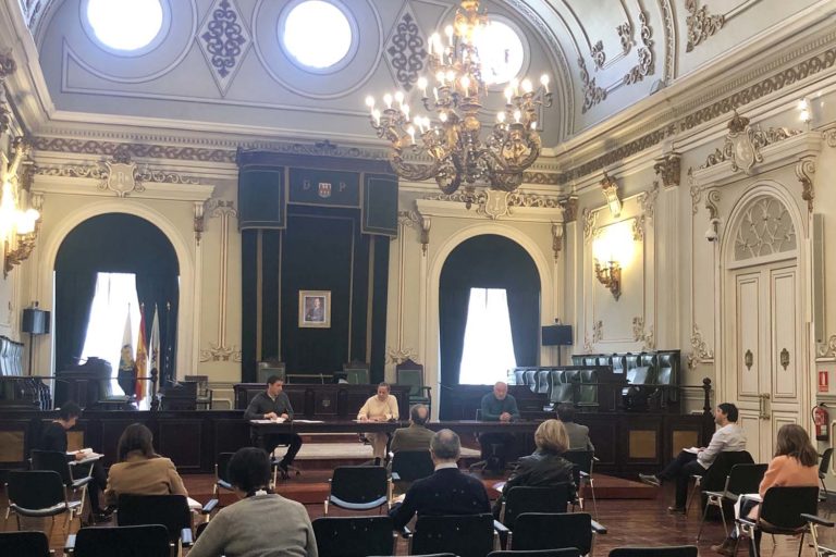 O Comité de Seguimento da Deputación suspende dende o luns a presenza laboral agás “persoal crítico”