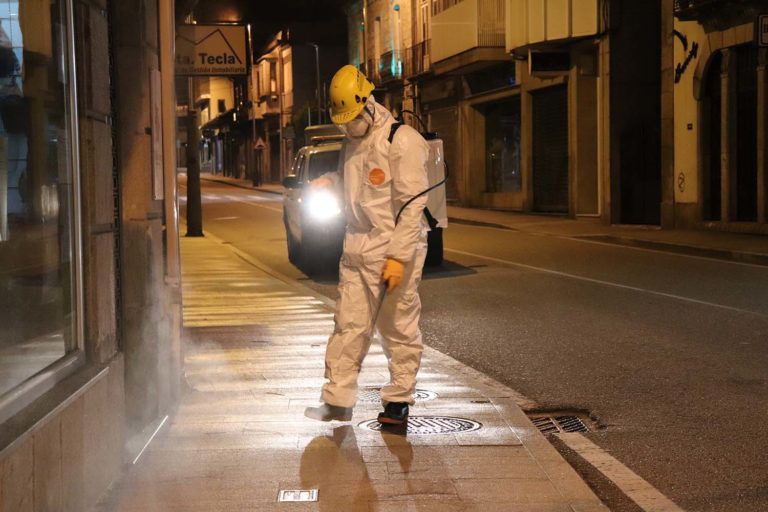 A Guarda intensifica a desinfección de limpeza de espazos públicos