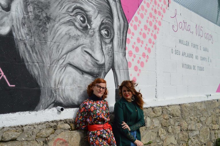 O campo do Alivio, en Tomiño, luce o mural de Genma Marqués dedicado á veciña máis lonxeva da vila