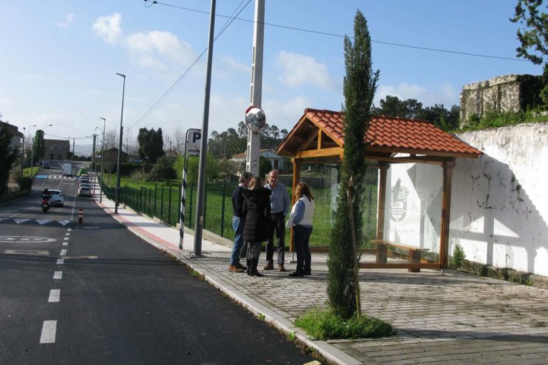 Nigrán remata a renovación da rúa do Ceán cunha marquesina de madeira para preservar a contorna