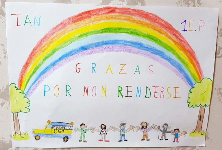 O alumnado de ‘La Inmaculada’ de Ponteareas debuxa o seu agradecemento ao persoal dos servizos básicos