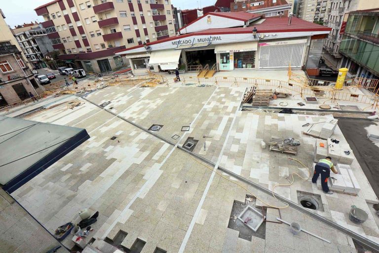 O novo aspecto da contorma do Auditorio e Praza de Abastos de Ponteareas comeza a tomar forma